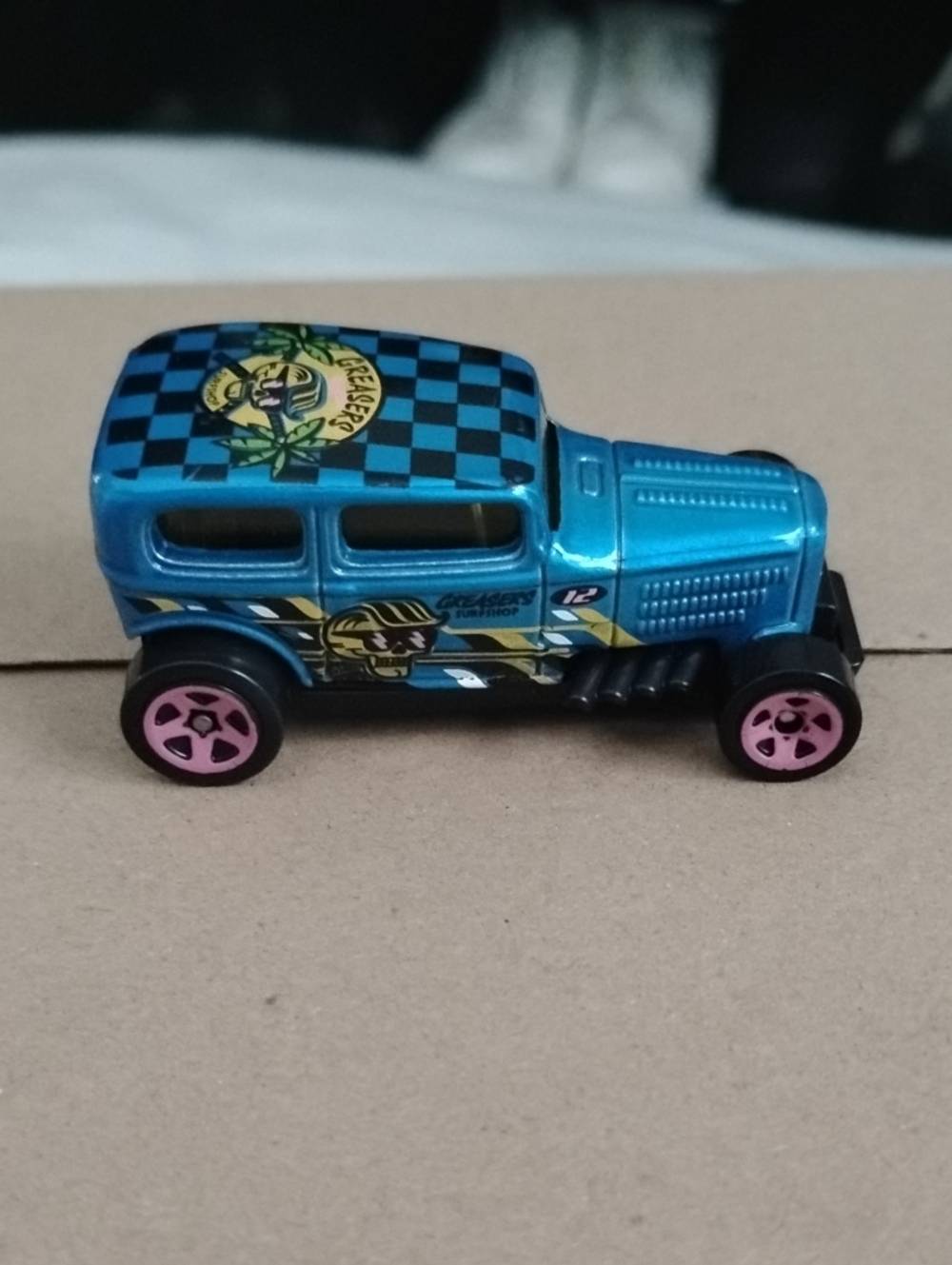 Hot Wheels Greasers Surf Shop Midnight Otto